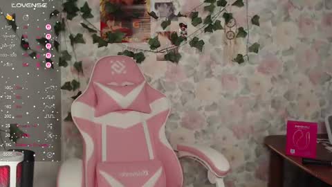 Snapshot of tessie_sun chatting on 24, 6, 2026 Tessy online show from 24, 6, 2026