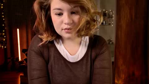 Snapshot of tesspleasure chatting on 28, 11, 2025 TESSA online show from 28, 11, 2025