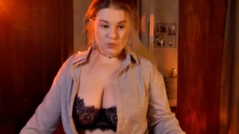 Snapshot of tesspleasure chatting on 15, 12, 2025 TESSA online show from 15, 12, 2025