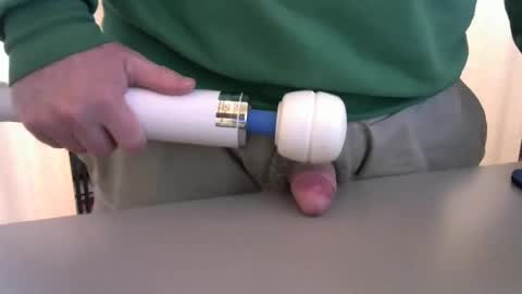 Snapshot of testechat chatting on 12, 10, 2025 Test the Chat online show from 12, 10, 2025