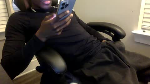 Snapshot of tevvdaren chatting on 12, 10, 2025 tevvdaren online show from 12, 10, 2025