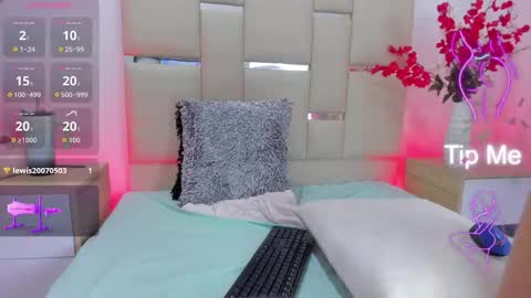 Snapshot of thaily01 chatting on 14, 11, 2025 Thaily online show from 14, 11, 2025