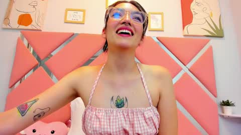 Snapshot of thailycherry chatting on 5, 3, 2025 Thaily online show from 5, 3, 2025