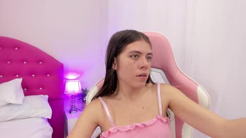 Snapshot of thalia_bae chatting on 27, 4, 2026 Thalia online show from 27, 4, 2026