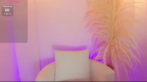 Snapshot of thaliafox_ chatting on 6, 10, 2025  Thalia online show from 6, 10, 2025