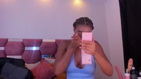 Snapshot of thaliaocean chatting on 5, 10, 2025 thaliaocean online show from 5, 10, 2025