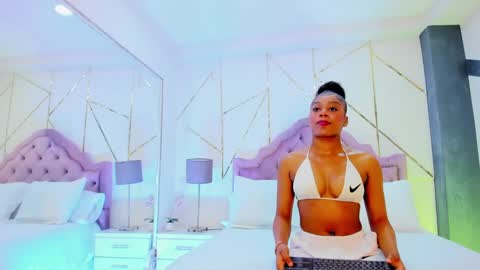 Snapshot of thamara_foxxx chatting on 3, 12, 2024 Thamara Fox online show from 3, 12, 2024