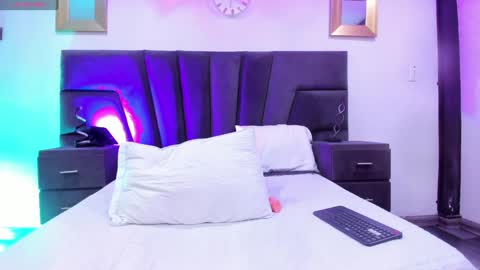 Snapshot of thamara_foxxx chatting on 12, 12, 2024 Thamara Fox online show from 12, 12, 2024