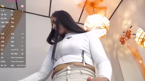 Snapshot of thayssa_ross chatting on 14, 10, 2025 THAYSSA ROSS online show from 14, 10, 2025