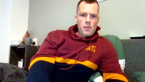 Snapshot of the___rocky200 chatting on 17, 12, 2025 Dennis online show from 17, 12, 2025