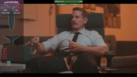 Snapshot of the_dilf chatting on 17, 10, 2025 The DILF - online show from 17, 10, 2025