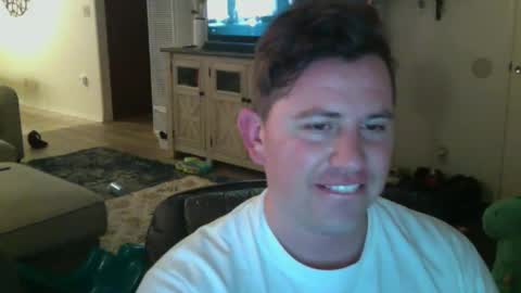 Snapshot of the_hundreds chatting on 7, 10, 2025 the_hundreds online show from 7, 10, 2025