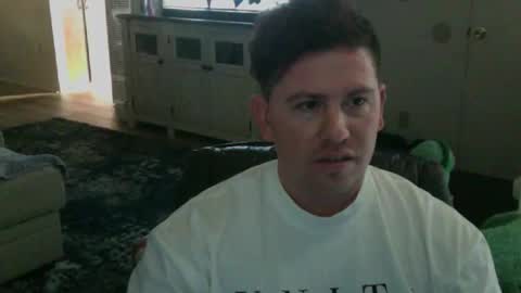 Snapshot of the_hundreds chatting on 30, 10, 2025 the_hundreds online show from 30, 10, 2025