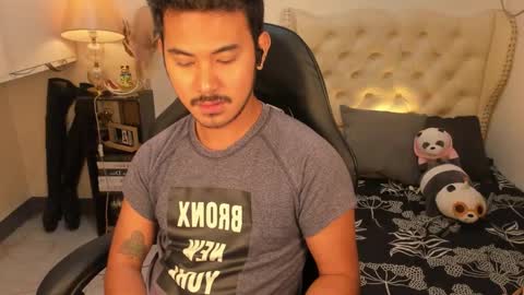 Snapshot of the_killian_jones chatting on 27, 10, 2025 ken online show from 27, 10, 2025