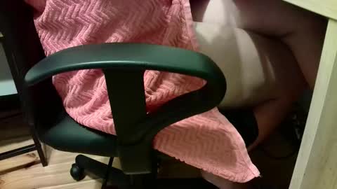 Snapshot of the_naked_pianists chatting on 27, 10, 2025 Stephan 34 Cassandra 25 online show from 27, 10, 2025