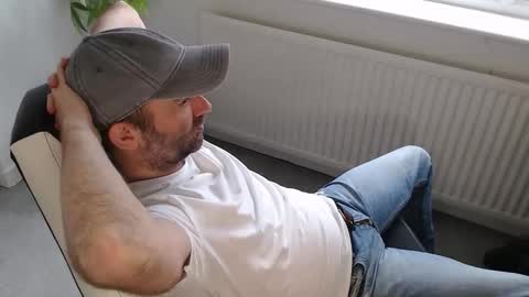 Snapshot of the_sensual_masturwait chatting on 2, 10, 2025 the_sensual_masturwait online show from 2, 10, 2025