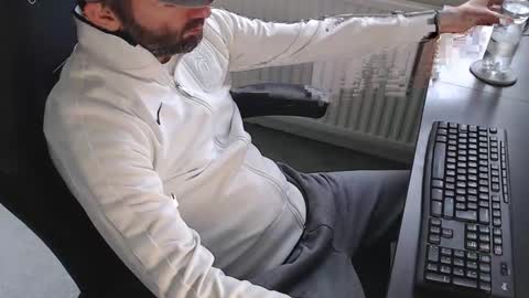 Snapshot of the_sensual_masturwait chatting on 7, 11, 2025 the_sensual_masturwait online show from 7, 11, 2025