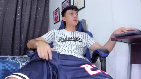 Snapshot of the_skinnyguys chatting on 28, 10, 2025 the_skinnyguys online show from 28, 10, 2025