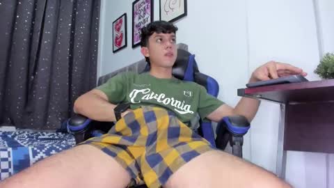 Snapshot of the_skinnyguys chatting on 1, 11, 2025 the_skinnyguys online show from 1, 11, 2025