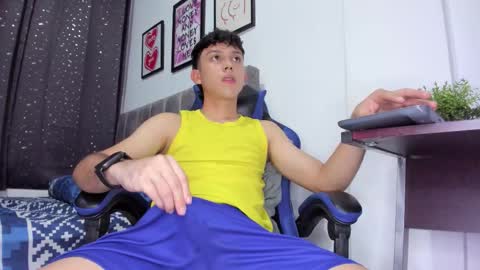 Snapshot of the_skinnyguys chatting on 14, 12, 2025 the_skinnyguys online show from 14, 12, 2025