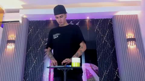 Snapshot of thebigdanni chatting on 5, 1, 2026 DEAN AND MARY online show from 5, 1, 2026