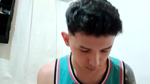 Snapshot of thebluesky_18 chatting on 23, 11, 2025 thebluesky_18 online show from 23, 11, 2025