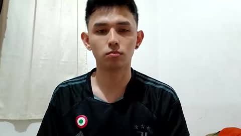 Snapshot of thebluesky_18 chatting on 24, 11, 2025 thebluesky_18 online show from 24, 11, 2025