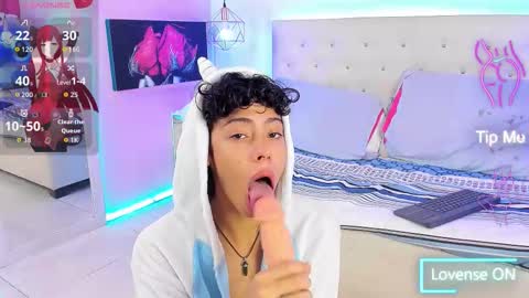 Snapshot of thedoll_ethan chatting on 8, 10, 2025 ethan online show from 8, 10, 2025