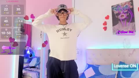 Snapshot of thedoll_ethan chatting on 17, 10, 2025 ethan online show from 17, 10, 2025