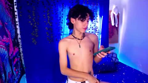 Snapshot of thedoll_ethan chatting on 10, 1, 2026 ethan online show from 10, 1, 2026