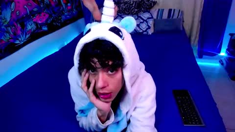 Snapshot of thedoll_ethan chatting on 6, 3, 2026 ethan online show from 6, 3, 2026