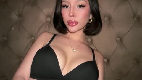 Elle  dont forget to folloW me and thumbs up online show from 29, 3, 2026