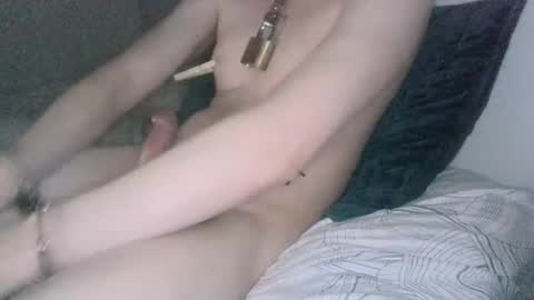 Snapshot of thehoodedsubb chatting on 13, 11, 2025 thehoodedsubb online show from 13, 11, 2025