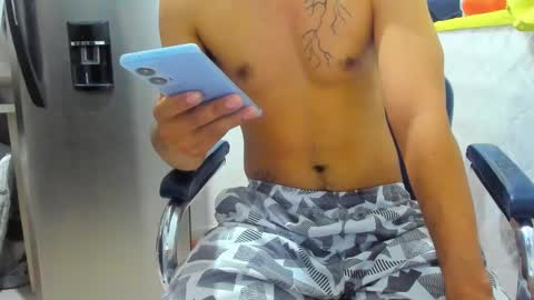 Snapshot of thehousedog chatting on 15, 1, 2025 thehousedog online show from 15, 1, 2025