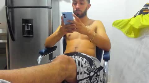 Snapshot of thehousedog chatting on 18, 1, 2025 thehousedog online show from 18, 1, 2025