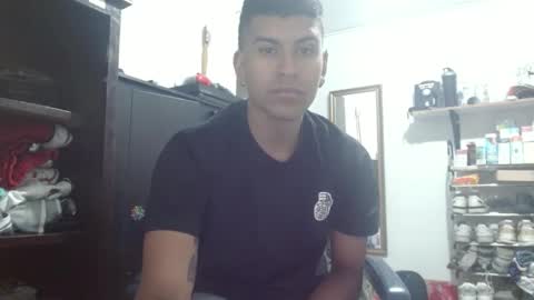 Snapshot of thehousedog chatting on 4, 3, 2025 thehousedog online show from 4, 3, 2025