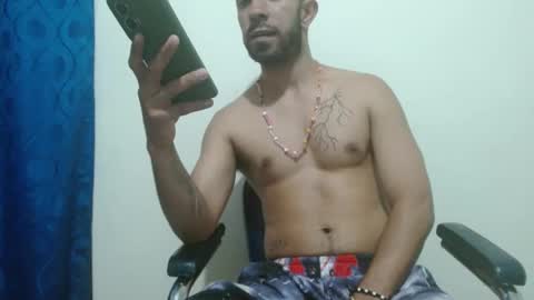 Snapshot of thehousedog chatting on 11, 9, 2025 thehousedog online show from 11, 9, 2025
