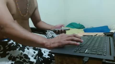 Snapshot of thehousedog chatting on 23, 9, 2025 thehousedog online show from 23, 9, 2025