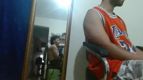 Snapshot of thehousedog chatting on 27, 9, 2025 thehousedog online show from 27, 9, 2025