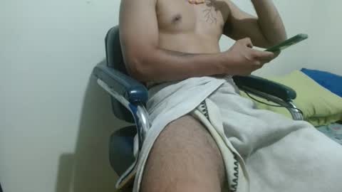 Snapshot of thehousedog chatting on 30, 9, 2025 thehousedog online show from 30, 9, 2025