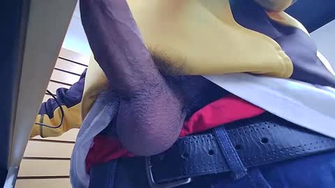 Snapshot of thehungstud420 chatting on 21, 1, 2025 thehungstud420 online show from 21, 1, 2025