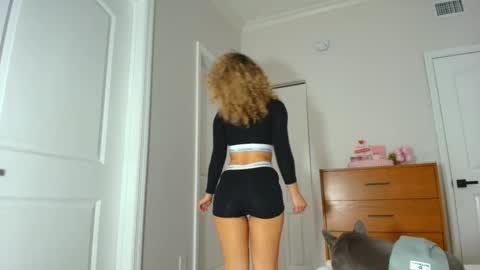 Lily Marie online show from 14, 1, 2025