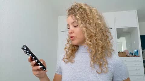Snapshot of theislandgirl chatting on 9, 6, 2026 Lily Marie online show from 9, 6, 2026