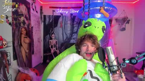 Snapshot of thejohnnystone chatting on 18, 10, 2025 Johnny Stone online show from 18, 10, 2025