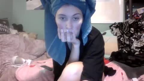 Snapshot of thelittlebambii chatting on 15, 12, 2024 Little Bambii online show from 15, 12, 2024