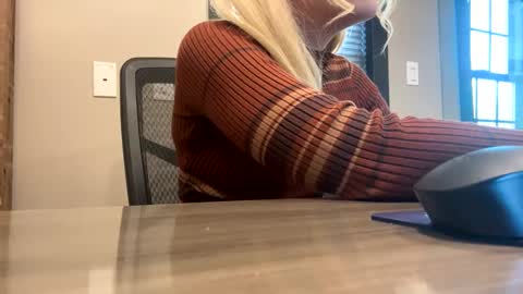 Snapshot of thelittlebambii chatting on 8, 1, 2025 Little Bambii online show from 8, 1, 2025