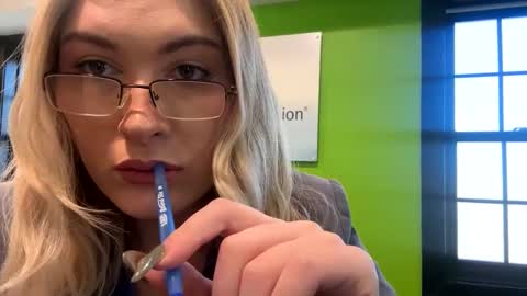 Snapshot of thelittlebambii chatting on 18, 2, 2025 Little Bambii online show from 18, 2, 2025