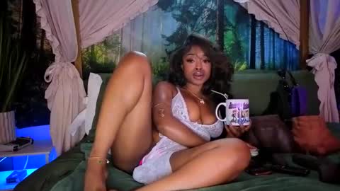 Snapshot of thelovelybrown chatting on 10, 6, 2026 thelovelybrown online show from 10, 6, 2026