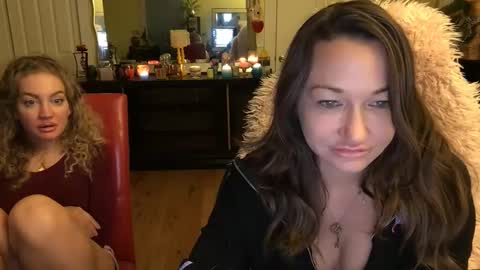 Snapshot of themrsnelson chatting on 1, 1, 2025 Cach Nelson online show from 1, 1, 2025