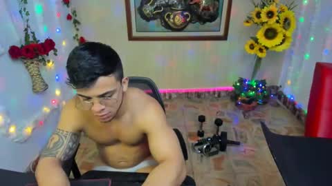 Snapshot of themuscularvenezuelanman chatting on 3, 2, 2025 themuscularvenezuelanman online show from 3, 2, 2025